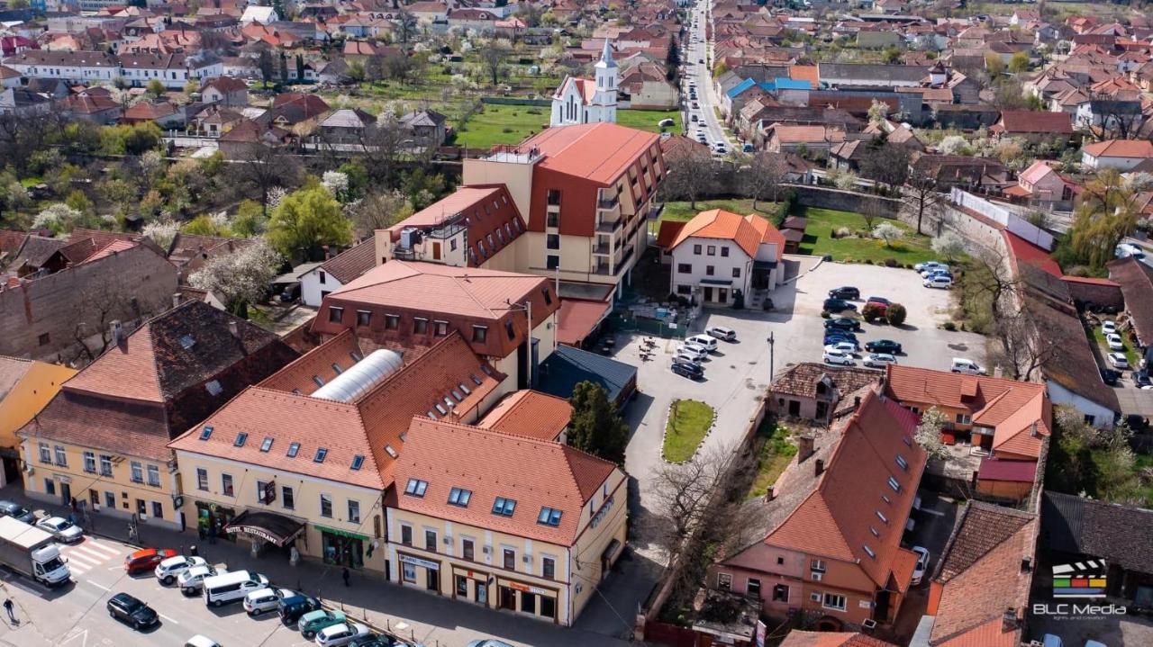 Hotel Leul De Aur Себеш Экстерьер фото