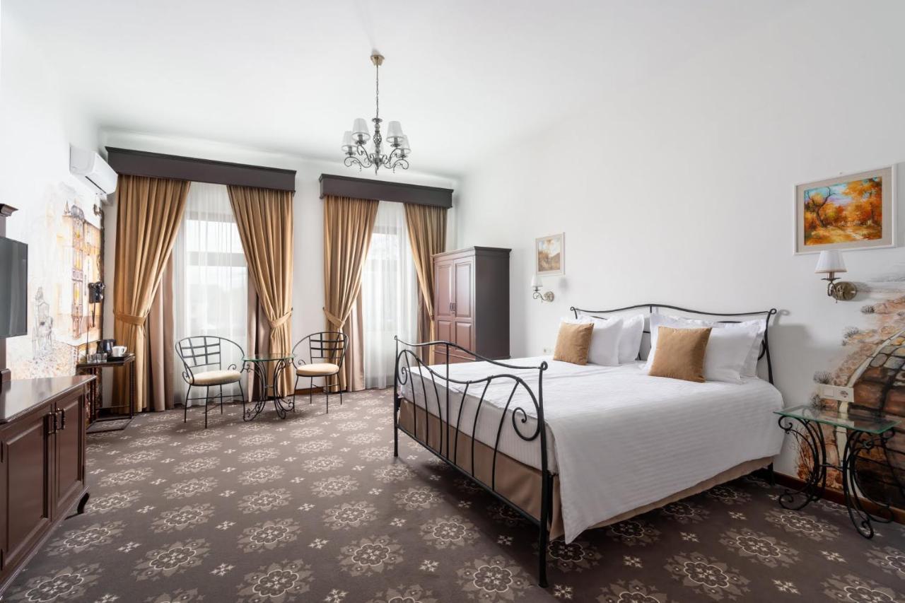 Hotel Leul De Aur Себеш Экстерьер фото