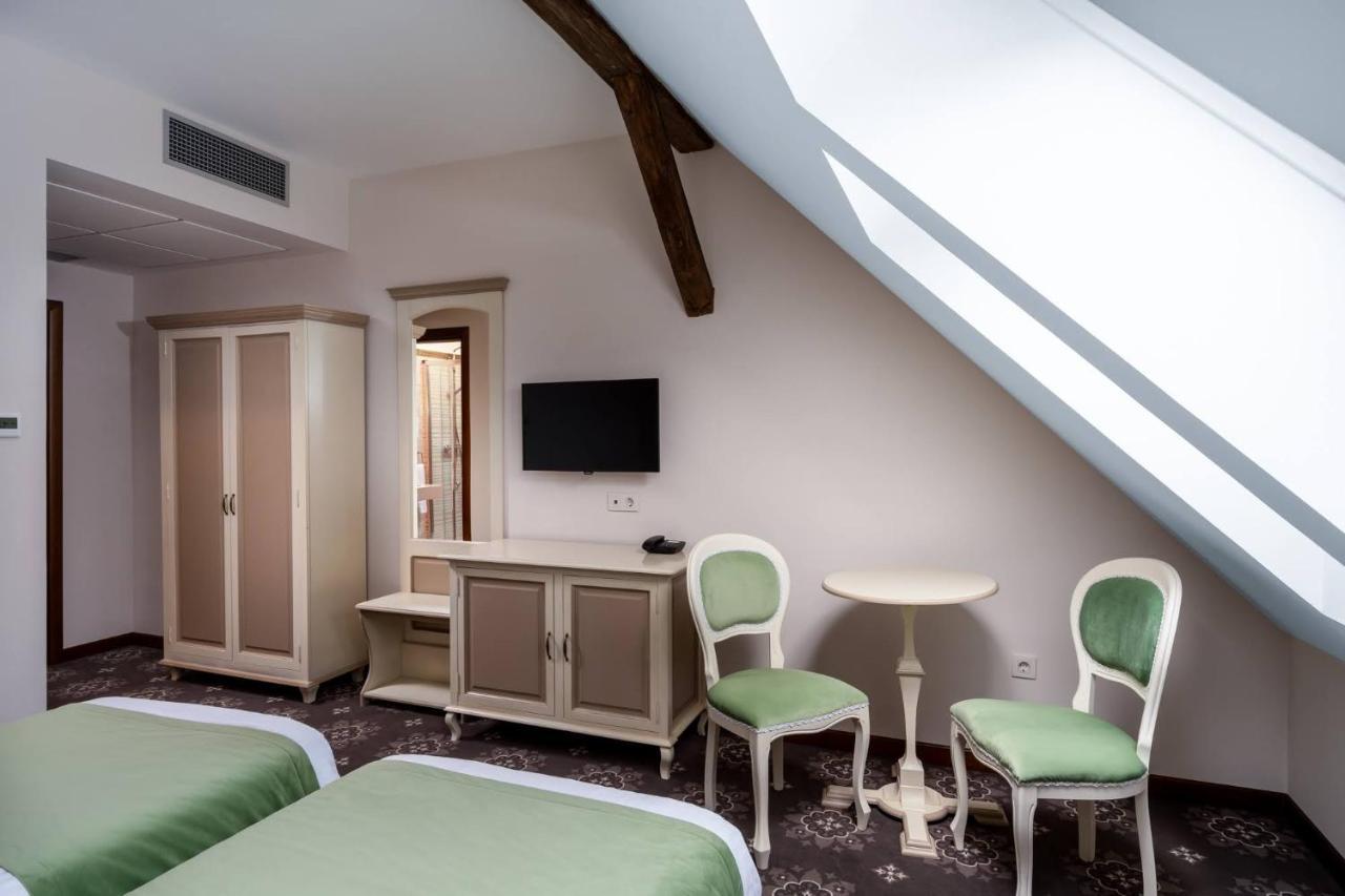 Hotel Leul De Aur Себеш Экстерьер фото