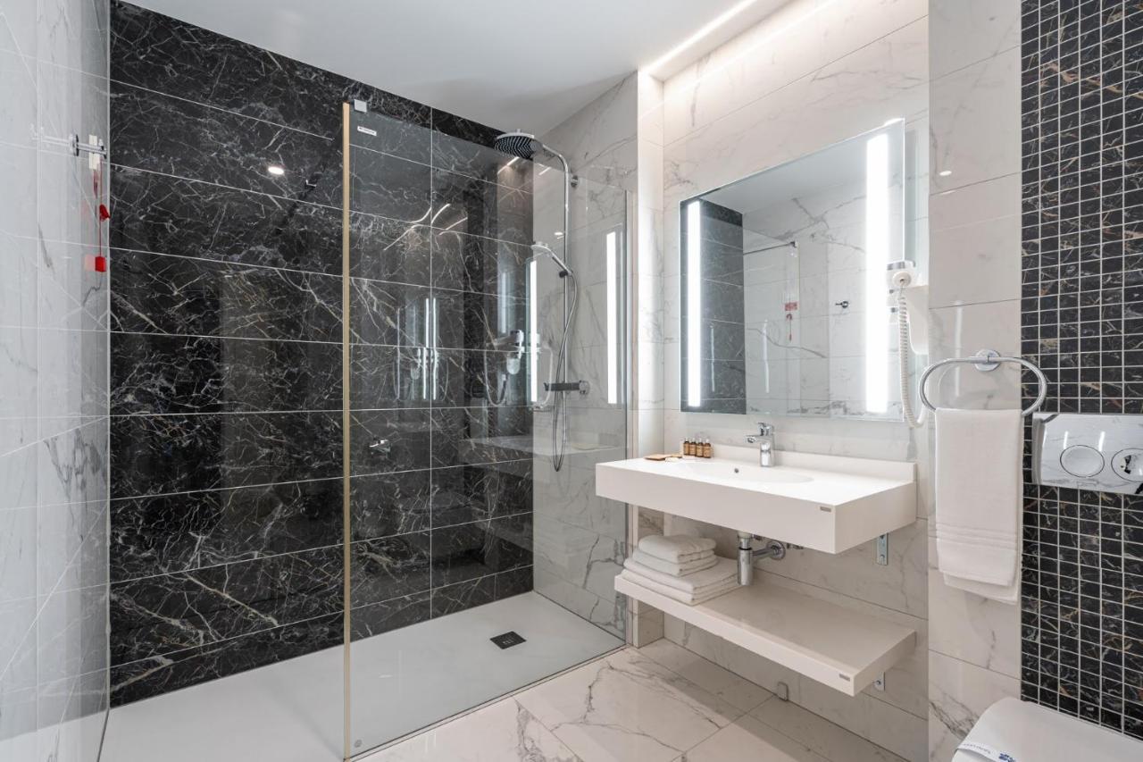 Hotel Leul De Aur Себеш Экстерьер фото