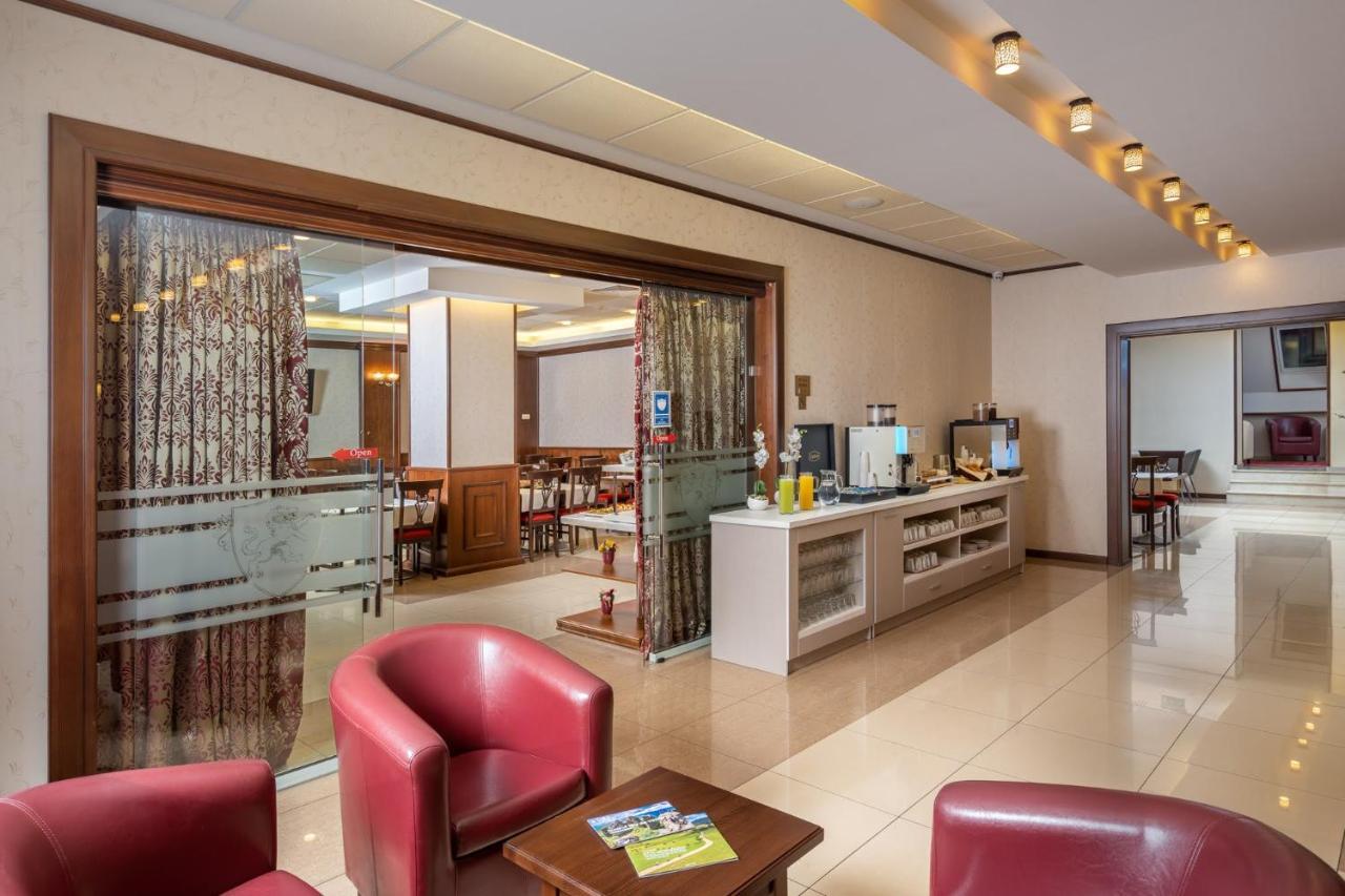 Hotel Leul De Aur Себеш Экстерьер фото